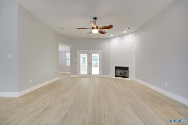 Building Photo - 205 Jarrett Ln