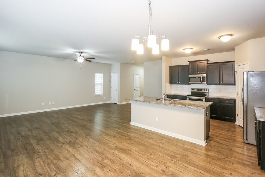 Building Photo - 1011 Helms Rd