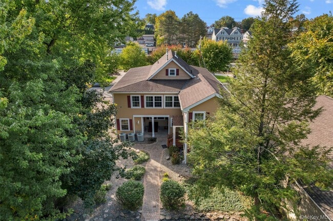 Building Photo - 10 Burnside Ave