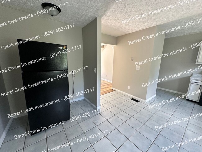 Building Photo - 2-Bed, 1-Bath Townhome with Attached Garag...