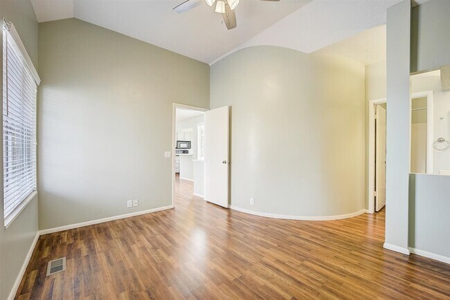 Building Photo - Crosspointe (1458)