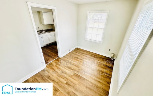 Building Photo - 2774 Dunn Ave