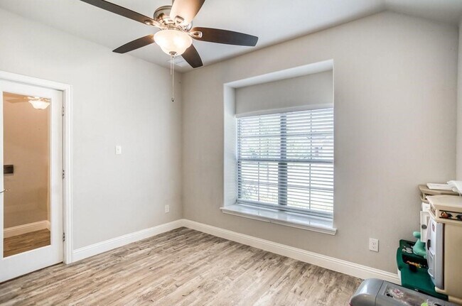 Building Photo - 616 Haven Dr