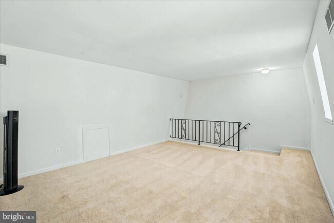 Building Photo - 706 Andover Ct