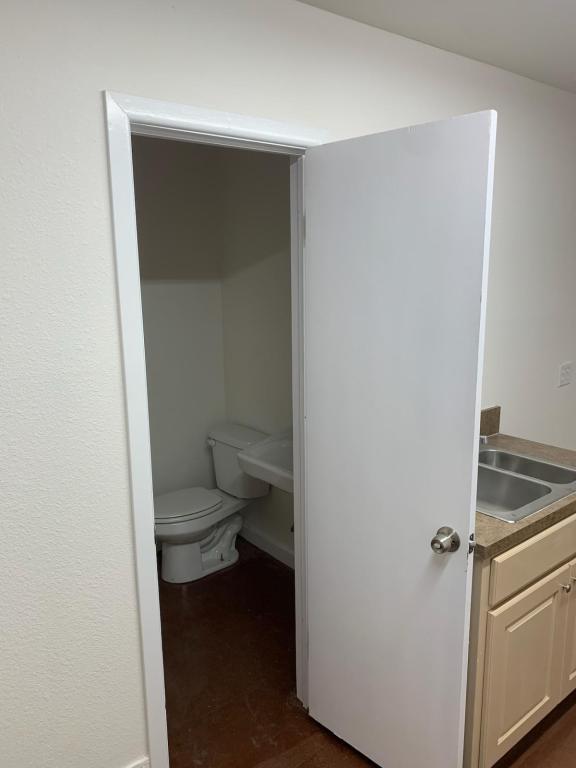 Building Photo - 2139 Baylor Dr