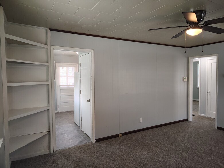Building Photo - 4401 Queens Ave