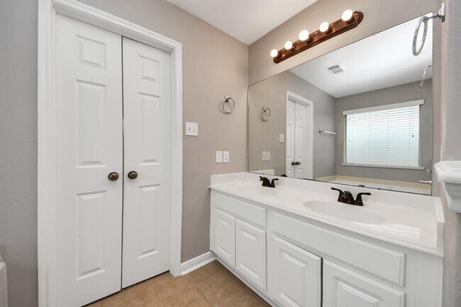 Building Photo - 7447 Oakwood Canyon Dr