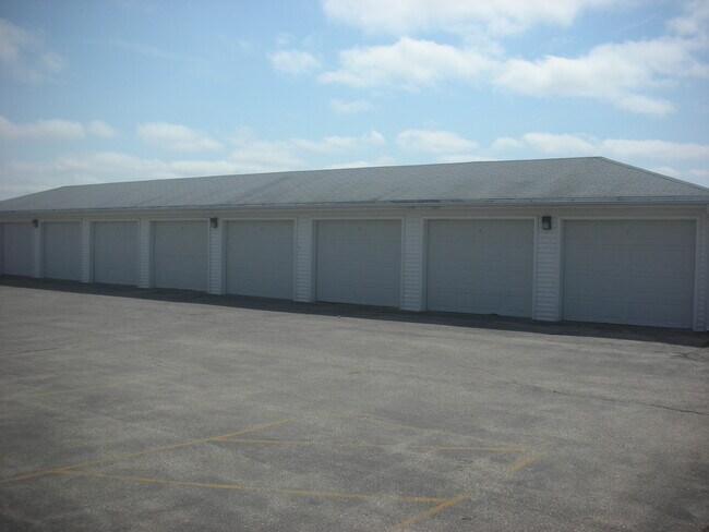garage - 313 Humar St