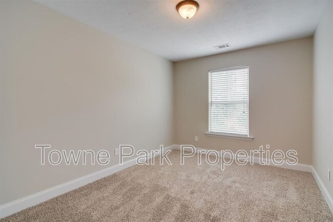Building Photo - 232 Mossy Bank Dr
