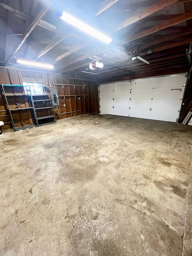 Building Photo - **** Application pending ****