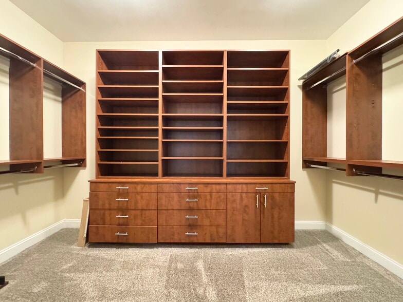 Building Photo - 2929 McGee Trfy
