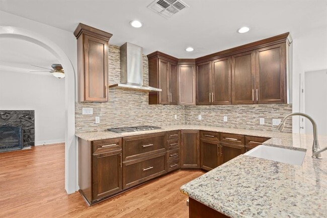 Building Photo - 2110 Oxford Ave