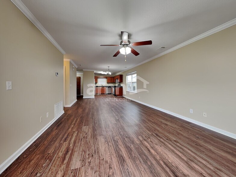 Building Photo - 8 Sunnydale Ln