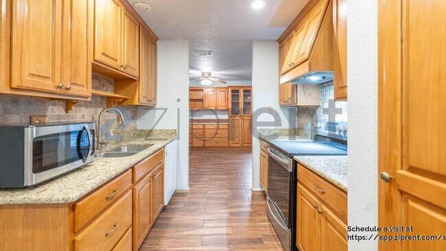 Building Photo - 9015 Jean Verte