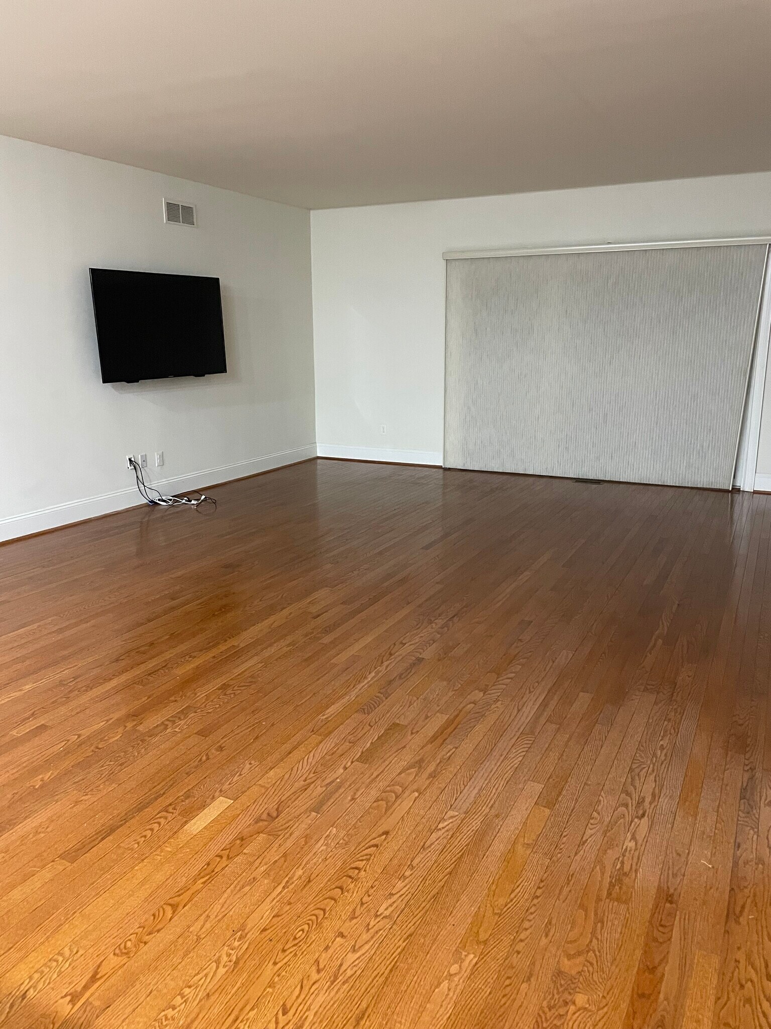 Building Photo - 18865 Bethpage Dr