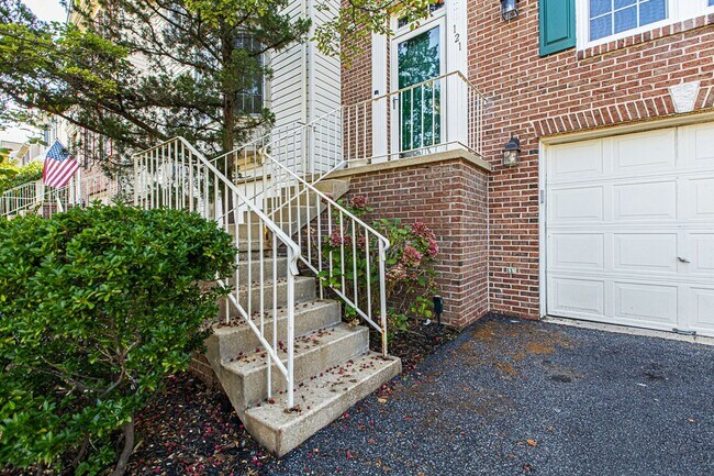 Building Photo - Charming Limestone Hills West Townhome - C...