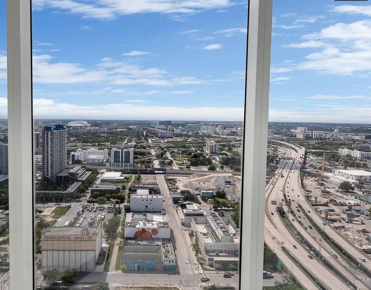 Building Photo - 1040 Biscayne Blvd