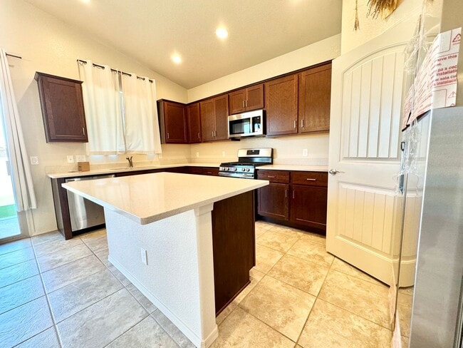 Building Photo - 3BR/2BA/2CG, 1617 sq.ft. rental in Sierra ...