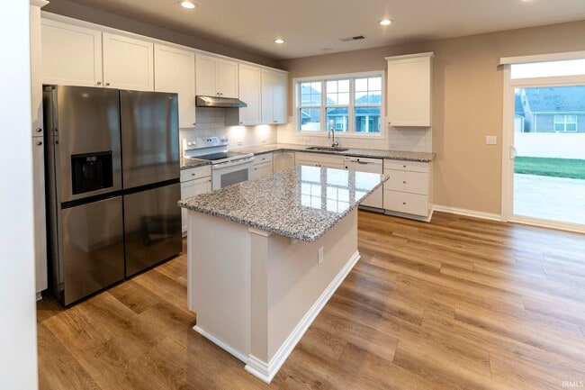 Building Photo - 5621 Camden Dr
