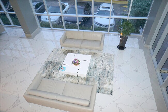 Building Photo - 525 N Ocean Blvd