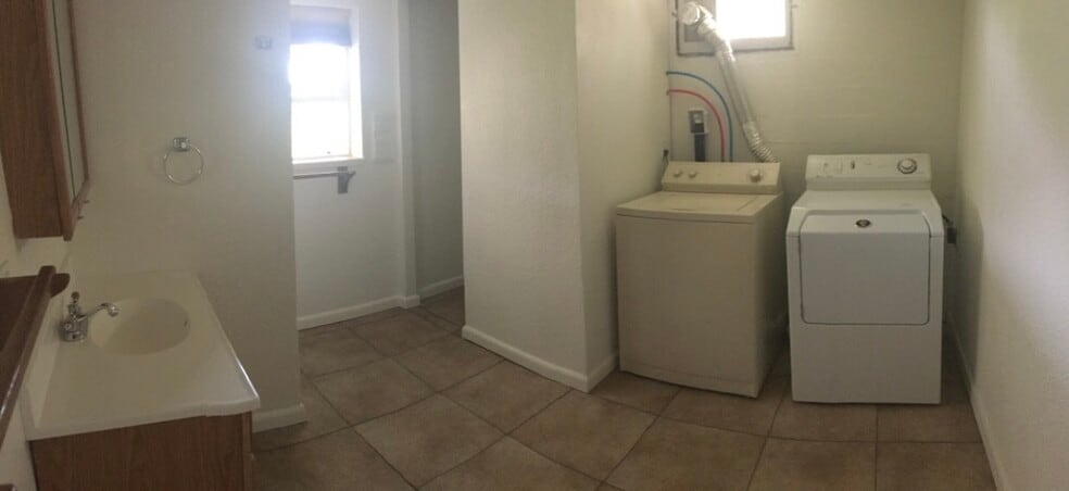 Building Photo - 225 NW Harrison St