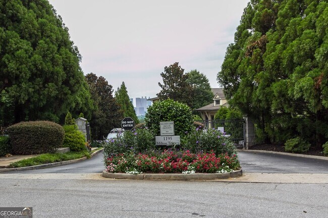 Building Photo - 1195 Milton Terrace SE