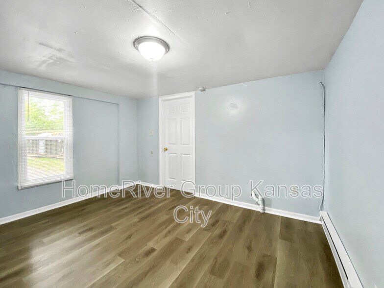 Building Photo - 1123 S Haden St