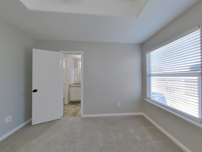 Building Photo - 16229 Summerset Estates Blvd