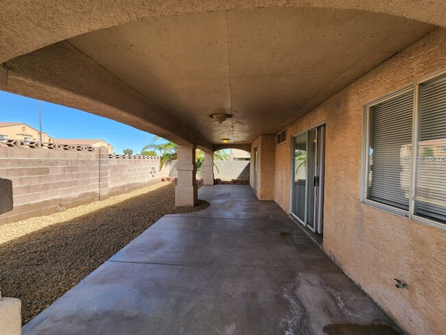 Building Photo - Single story home with tile and vinyl plan...