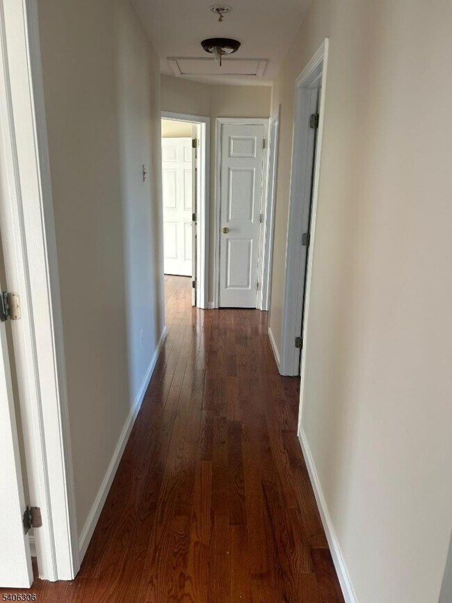 Building Photo - 226 Winding Hill Dr