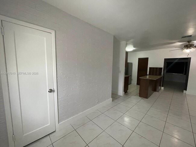 Building Photo - 1011 Avenue F