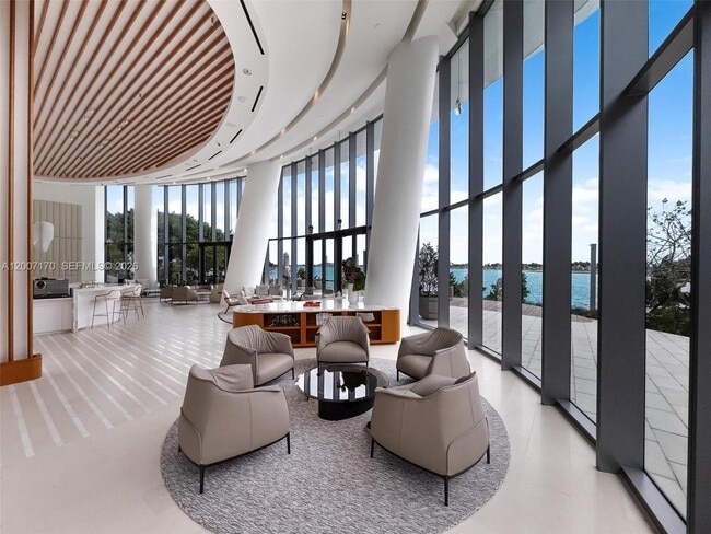 Building Photo - 175 SE 25th Rd