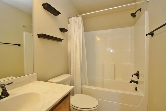 Building Photo - Gorgeous Home in Heritage Oaks with All Ap...