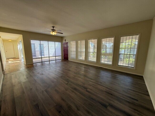 Building Photo - 1717 Clark Blvd