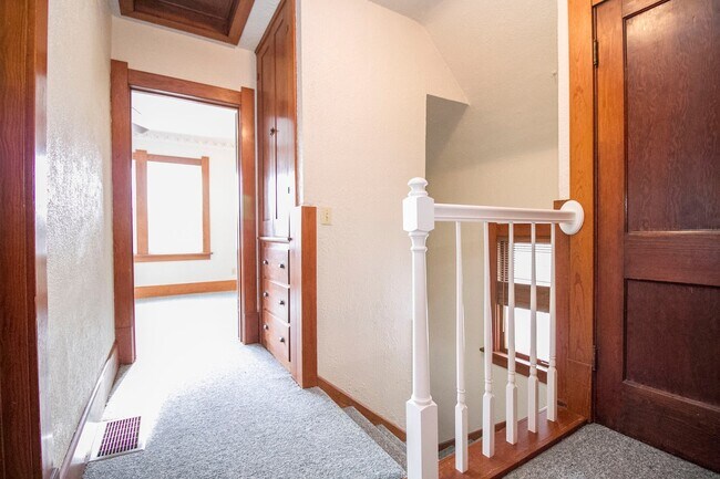Building Photo - 902 Dryden Dr