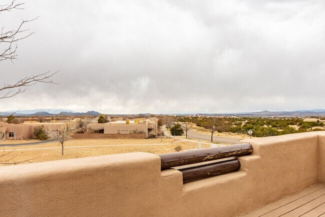 Building Photo - 7 E Saddleback Mesa