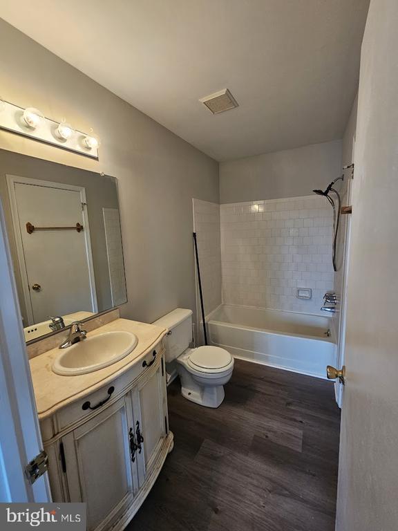 Building Photo - 33 Fieldstone Ct