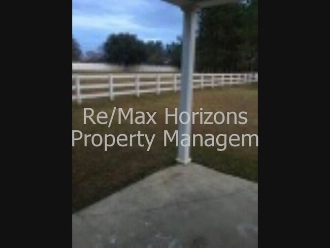 Building Photo - Patio home on greenbelt!