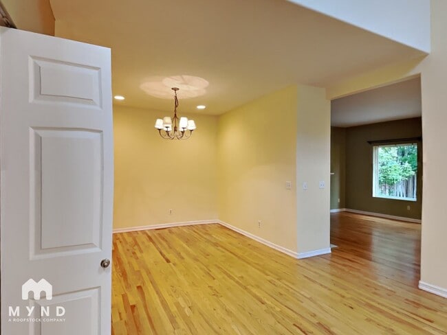 Building Photo - 24944 SE 43rd St