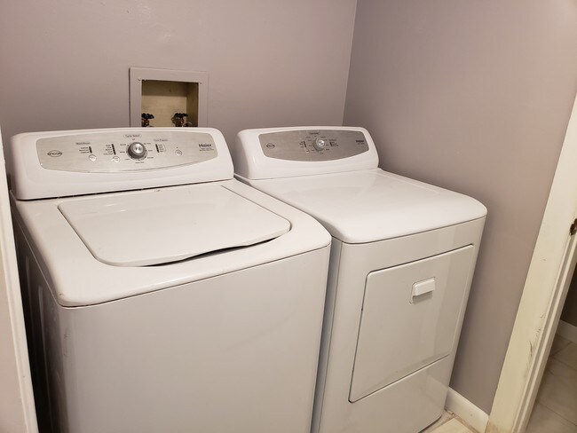 Building Photo - 1440 N Lawnwood Cir