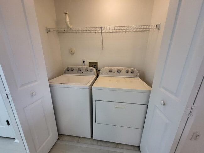 Building Photo - 2042 Alta Meadows Ln