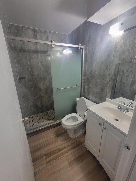 Building Photo - 9285 Green Meadows Way