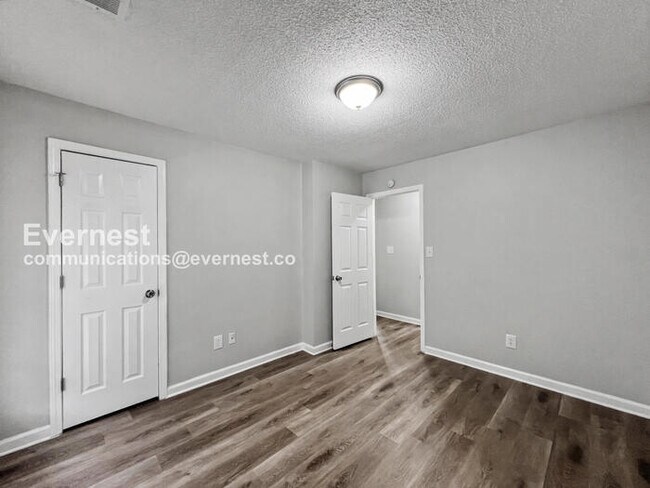 Building Photo - 10005 Riggan Dr