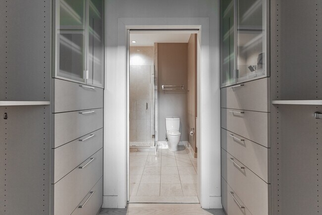 Building Photo - 32 Traveler St