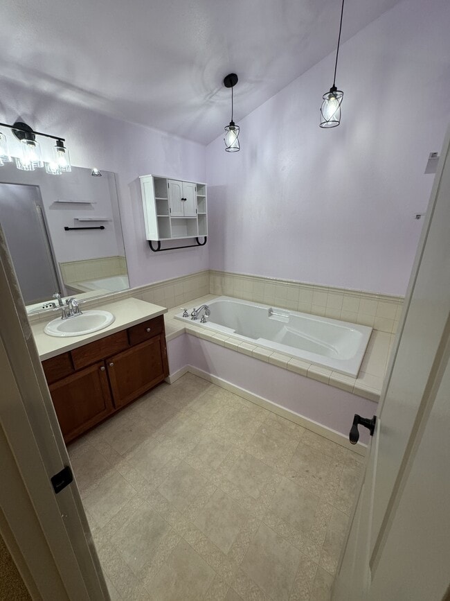 Building Photo - 1924 NE 50th Way