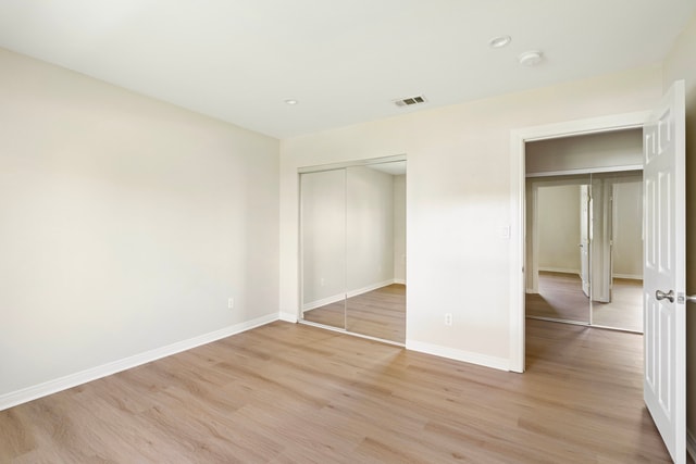 2nd Bedroom with mirrored closet - 3424 Bellevue Ave