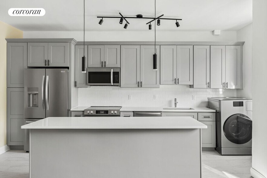 Primary Photo - 880 W 181st St