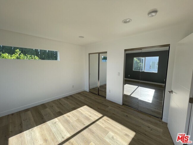 Building Photo - 1554 Winona Blvd