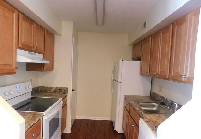 Building Photo - 2 bedroom 2 full bathroom Condo- Governor ...