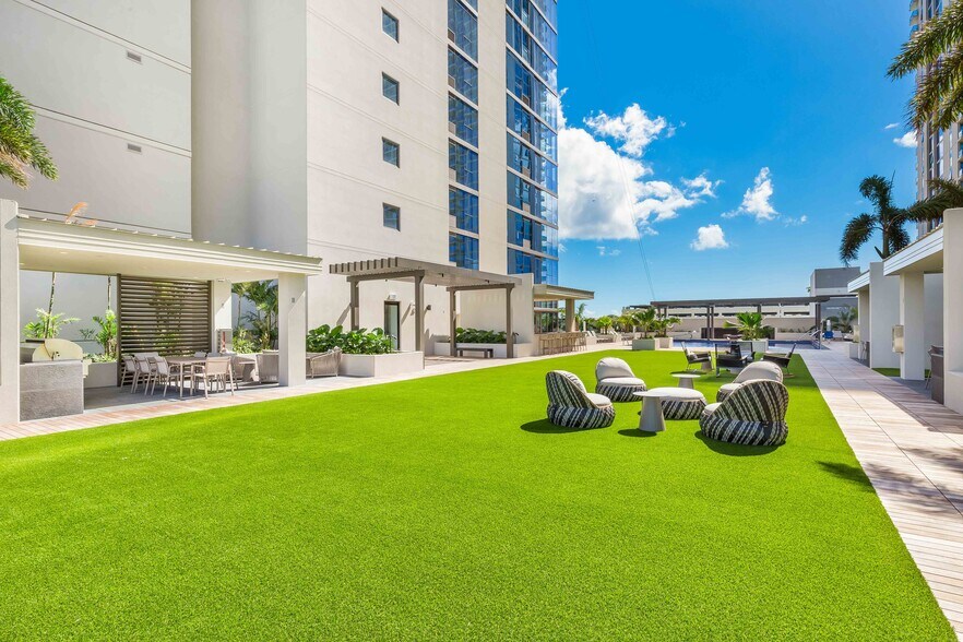 Building Photo - 1388 Kapiolani Blvd